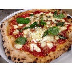 Pizza Margherita - Pizzeria Carmnella