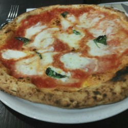 Pizza Margherita - Pizzeria Al Gambero Rosso