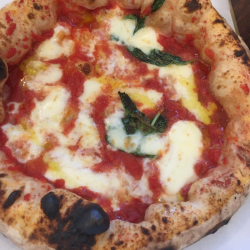Pizza Margherita - Da Gigino Ristorante e Pizzeria