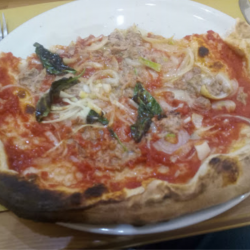 Pizza Tonno e Cipolla - Pizzeria Jesce Sole