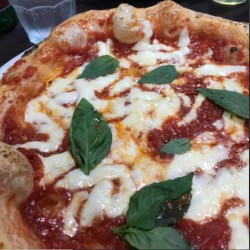 Pizza Margherita - Pizz A' Street