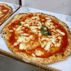 Pizza Margherita - Donna...